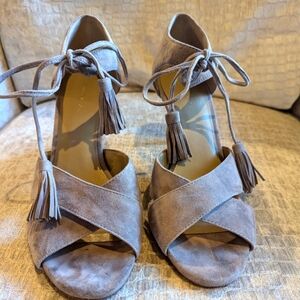 Ann Taylor Gray Ezra Suede Tassel Sandals Sz 8.   3" Heel. Great condition